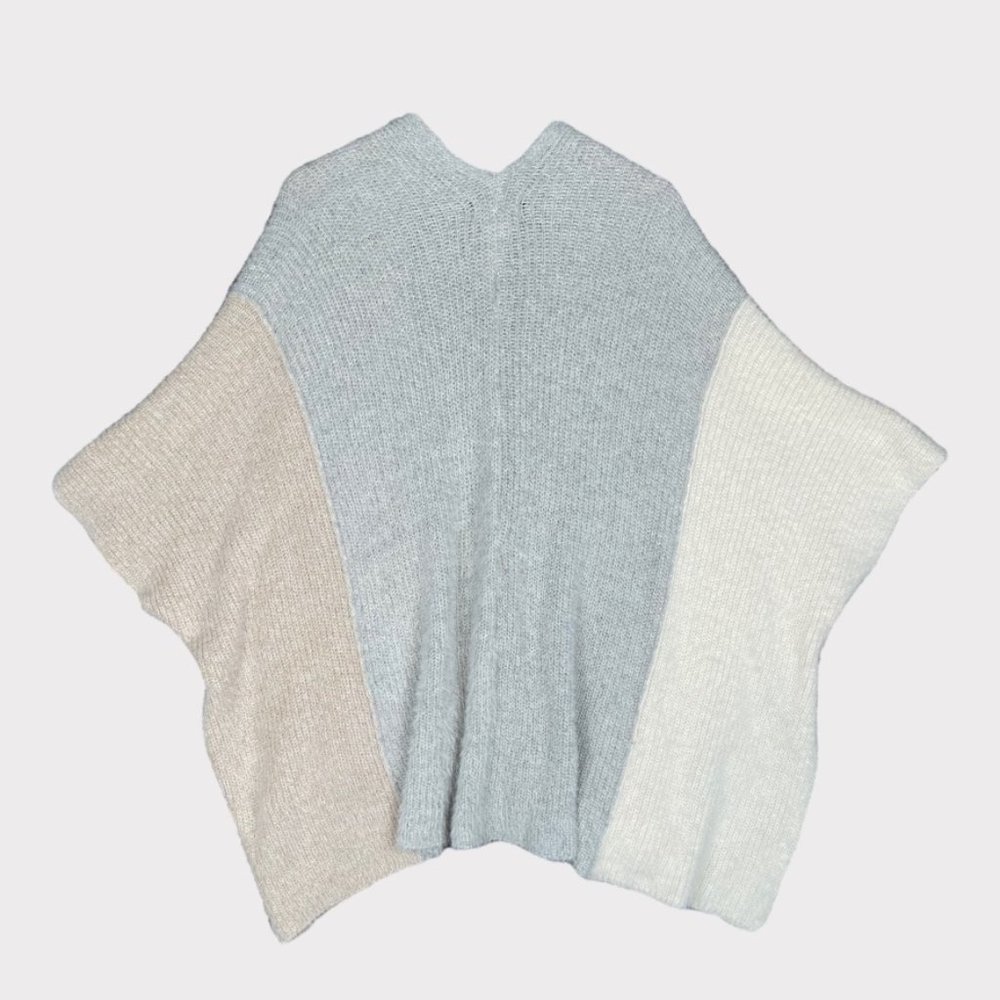 Anthropologie Gray and Cream Poncho - Picture 9 of 13